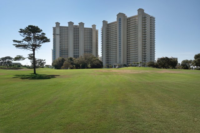 2 Condominium vacation rental located in Destin 1