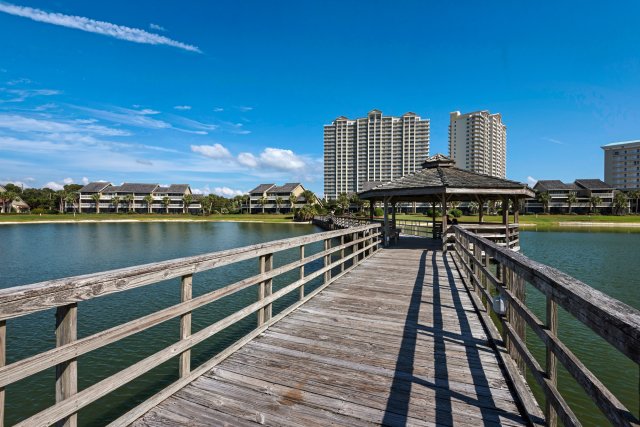 2 Condominium vacation rental located in Destin 1