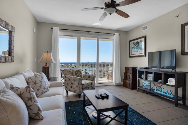 2 Condominium vacation rental located in Destin 1