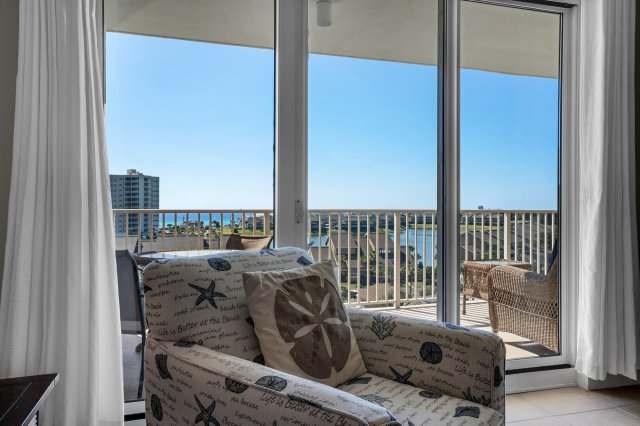 2 Condominium vacation rental located in Destin 1