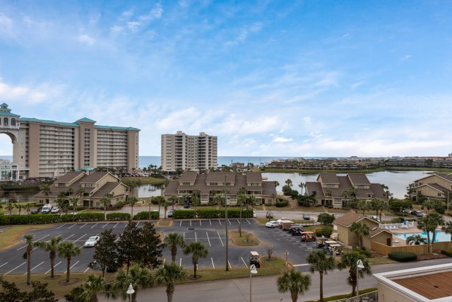 2 Condominium vacation rental located in Destin 1