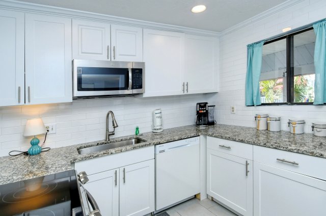 2 Condominium vacation rental located in Anna Maria Island 1