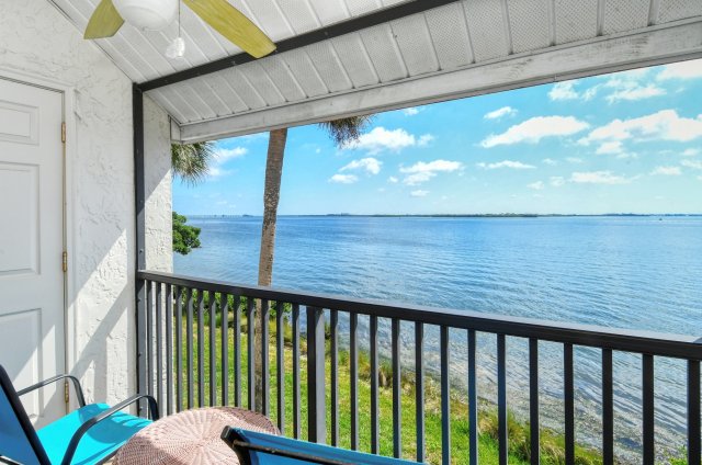 2 Condominium vacation rental located in Anna Maria Island 1