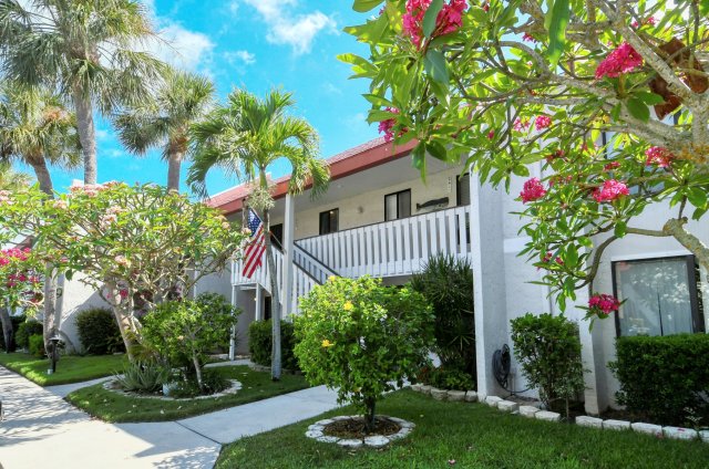 2 Condominium vacation rental located in Anna Maria Island 1