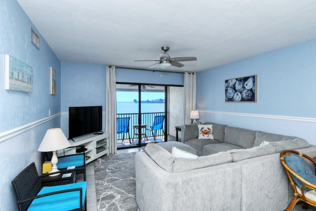 2 Condominium vacation rental located in Anna Maria Island 1