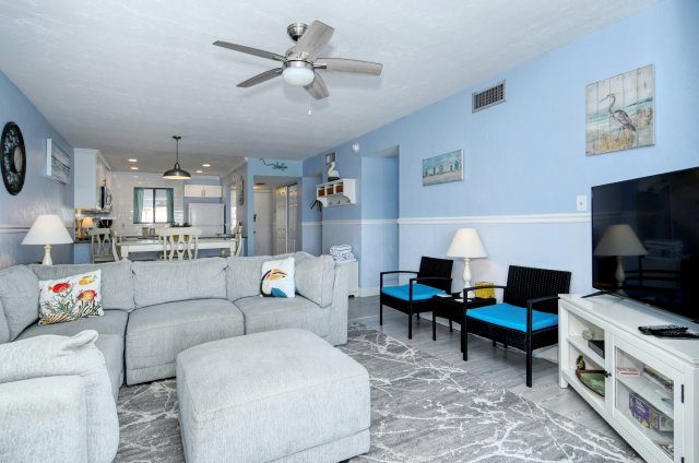 2 Condominium vacation rental located in Anna Maria Island 1