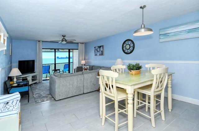 2 Condominium vacation rental located in Anna Maria Island 1