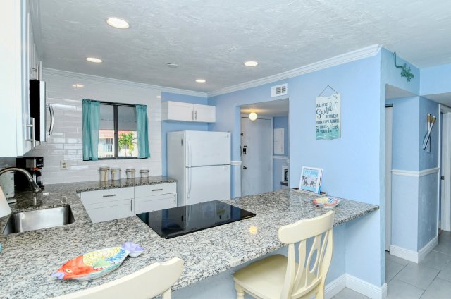 2 Condominium vacation rental located in Anna Maria Island 1