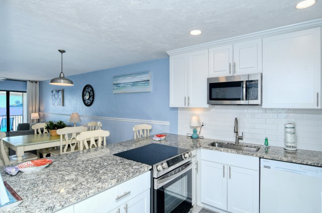 2 Condominium vacation rental located in Anna Maria Island 1