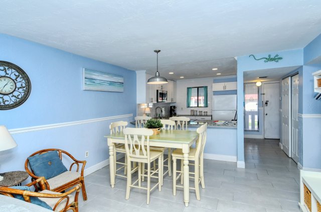 2 Condominium vacation rental located in Anna Maria Island 1