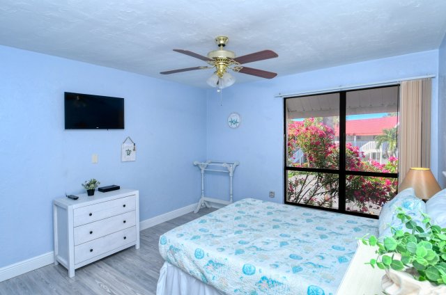 2 Condominium vacation rental located in Anna Maria Island 1