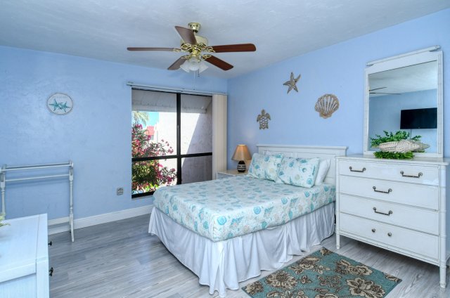 2 Condominium vacation rental located in Anna Maria Island 1