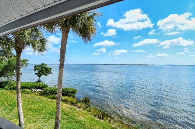 2 Condominium vacation rental located in Anna Maria Island 1