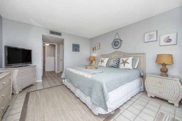 2 Condominium vacation rental located in Panama City Beach 1