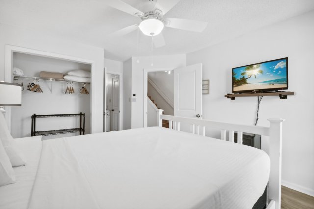 2 Condominium vacation rental located in Destin 1