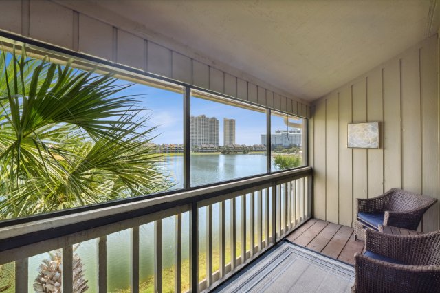 2 Condominium vacation rental located in Destin 1