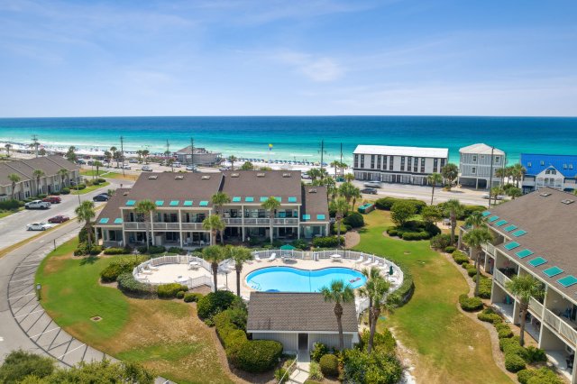 2 Condominium vacation rental located in Destin 1