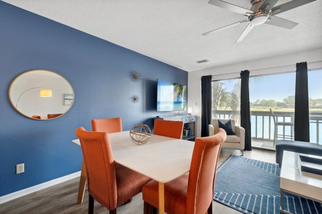 2 Condominium vacation rental located in Destin 1