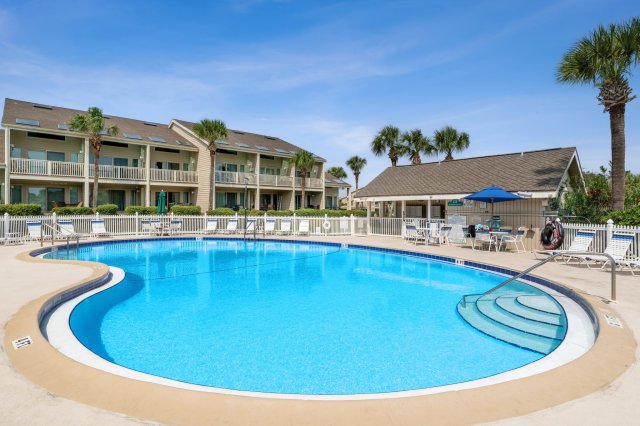 2 Condominium vacation rental located in Destin 1