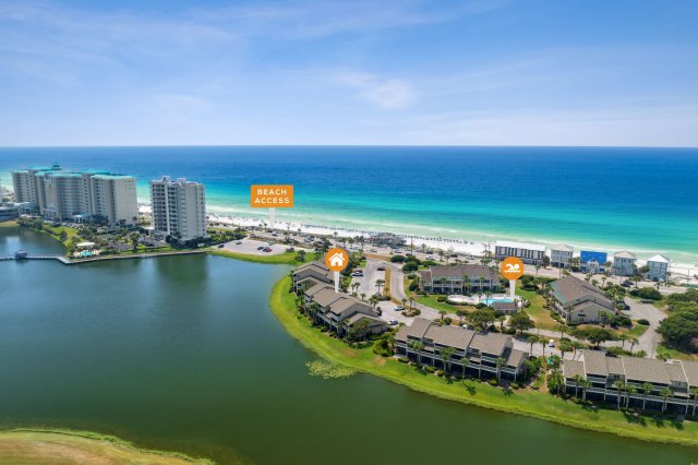 2 Condominium vacation rental located in Destin 1