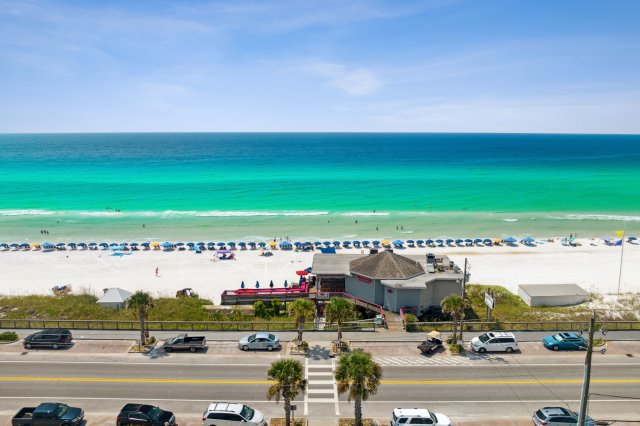 2 Condominium vacation rental located in Destin 1