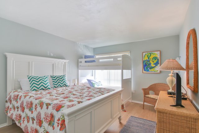 2 Condominium vacation rental located in Anna Maria Island 1