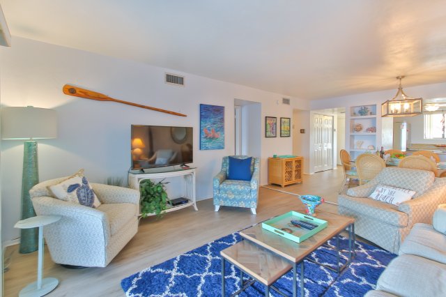 2 Condominium vacation rental located in Anna Maria Island 1