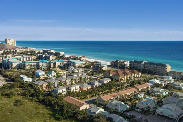 3 Condominium vacation rental located in Destin 1