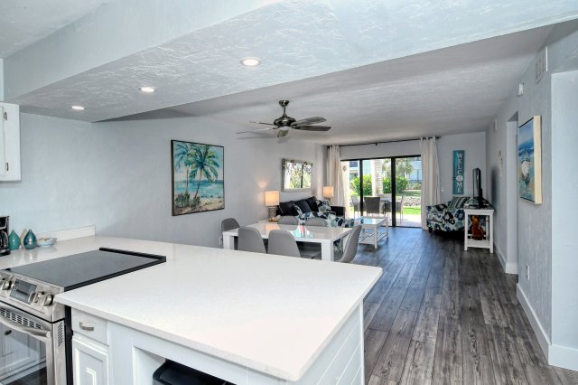 2 Condominium vacation rental located in Anna Maria Island 1