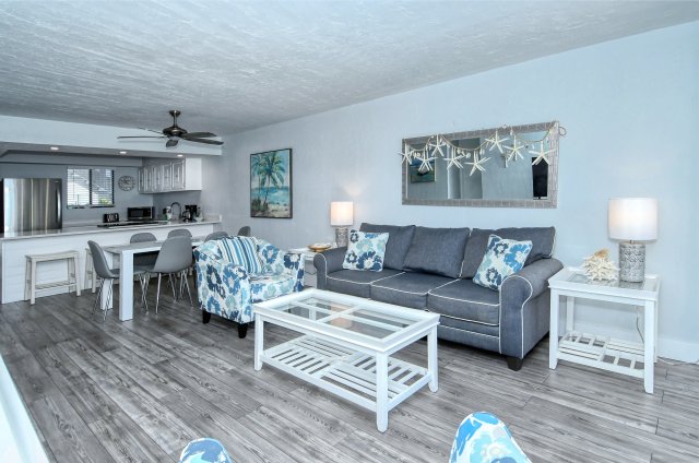 2 Condominium vacation rental located in Anna Maria Island 1