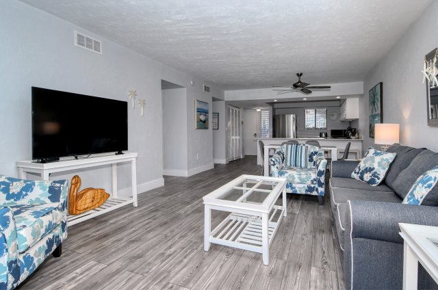 2 Condominium vacation rental located in Anna Maria Island 1