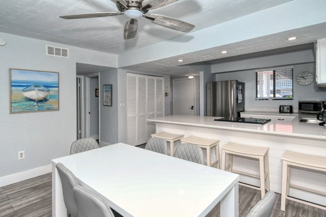 2 Condominium vacation rental located in Anna Maria Island 1