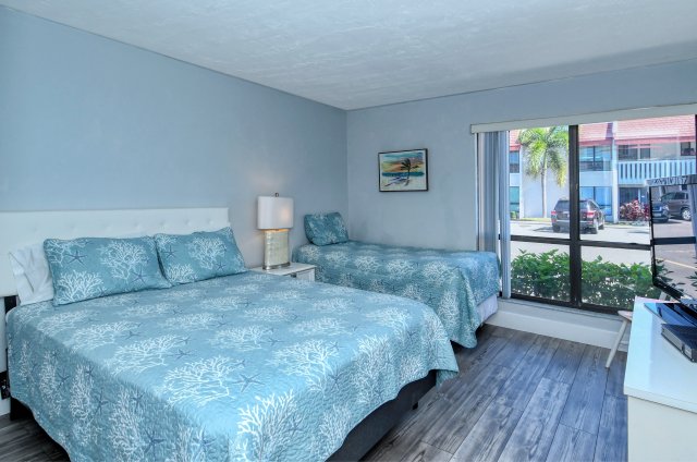 2 Condominium vacation rental located in Anna Maria Island 1