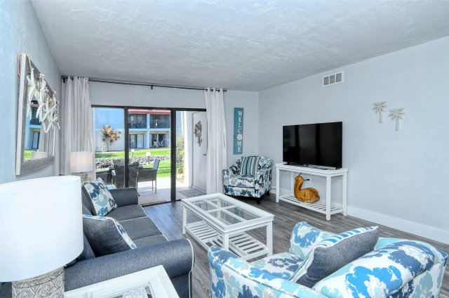 2 Condominium vacation rental located in Anna Maria Island 1