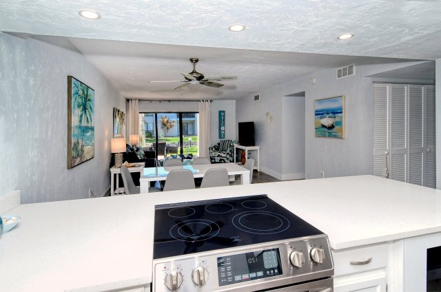 2 Condominium vacation rental located in Anna Maria Island 1