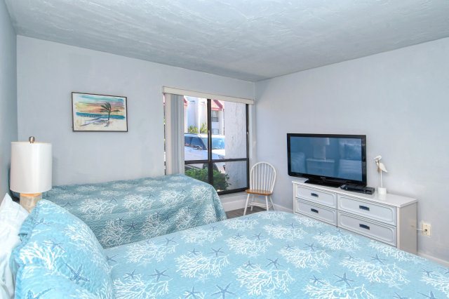 2 Condominium vacation rental located in Anna Maria Island 1