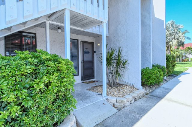 2 Condominium vacation rental located in Anna Maria Island 1