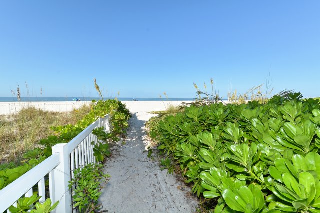 2 Condominium vacation rental located in Anna Maria Island 1