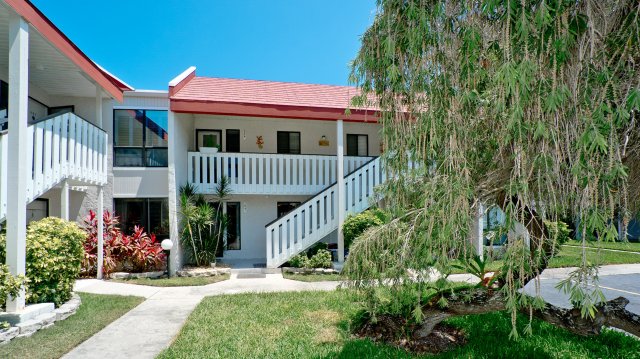 2 Condominium vacation rental located in Anna Maria Island 1