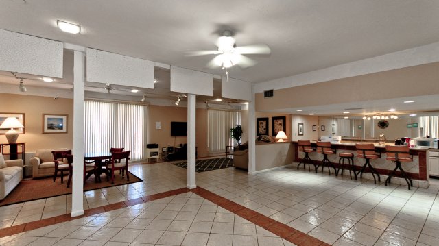 2 Condominium vacation rental located in Anna Maria Island 1