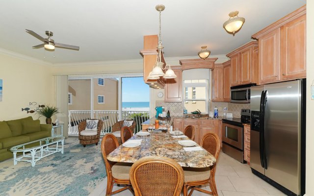 2 Condominium vacation rental located in Anna Maria Island 1