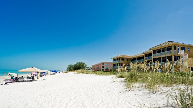 2 Condominium vacation rental located in Anna Maria Island 1