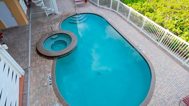 2 Condominium vacation rental located in Anna Maria Island 1