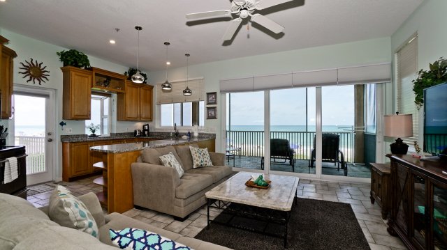 2 Condominium vacation rental located in Anna Maria Island 1