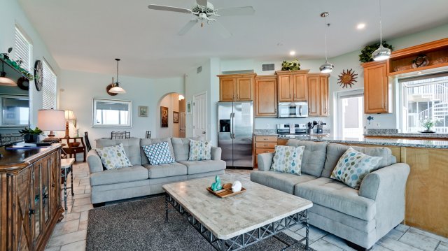 2 Condominium vacation rental located in Anna Maria Island 1