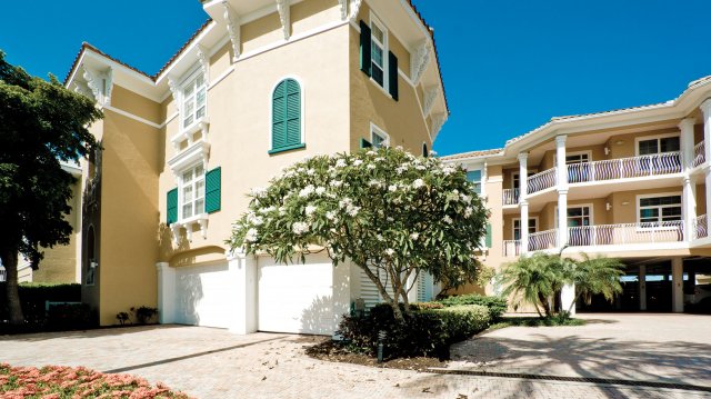 2 Condominium vacation rental located in Anna Maria Island 1