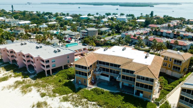 2 Condominium vacation rental located in Anna Maria Island 1