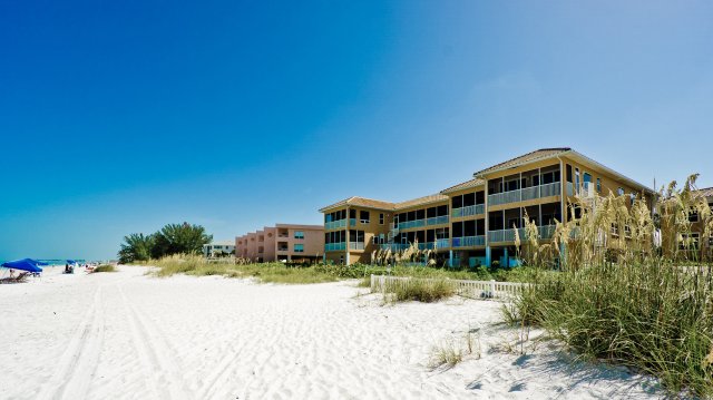 2 Condominium vacation rental located in Anna Maria Island 1