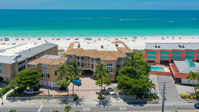 3 Condominium vacation rental located in Anna Maria Island 1