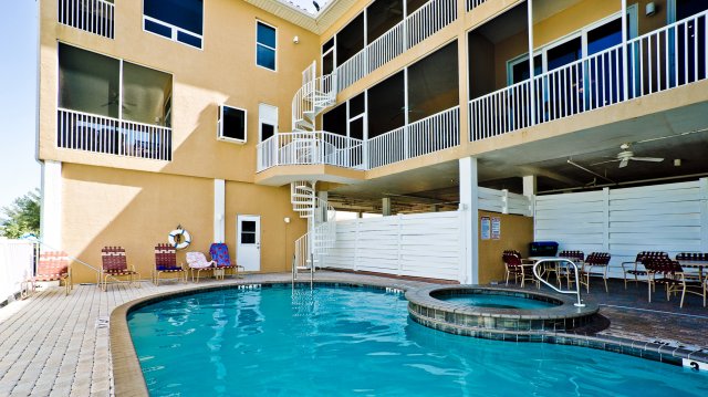 2 Condominium vacation rental located in Anna Maria Island 1